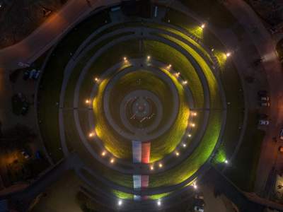 Kopiec Kościuszki w święto Niepodległości. Największa biało-czerwona flaga - zdjęcie 5