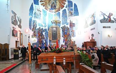 Kibice i przyjaciele pożegnali Artura Sarnata, był bramkarzem Wisły Kraków - zdjęcie 16