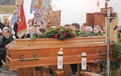 Kibice i przyjaciele pożegnali Artura Sarnata, był bramkarzem Wisły Kraków - zdjęcie 20