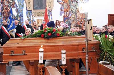 Kibice i przyjaciele pożegnali Artura Sarnata, był bramkarzem Wisły Kraków - zdjęcie 17