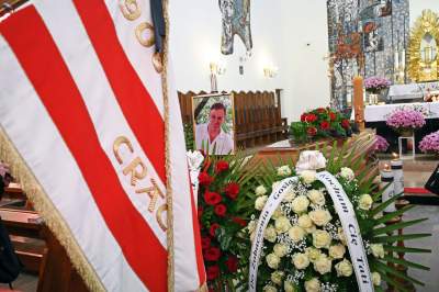 Kibice i przyjaciele pożegnali Artura Sarnata, był bramkarzem Wisły Kraków - zdjęcie 13