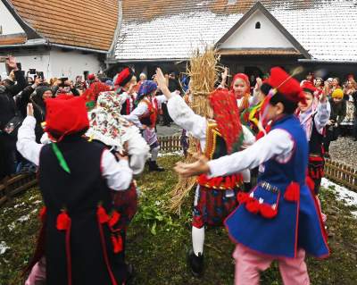 Osadzanie chochoła: ta krakowska tradycja nie ma nic wspólnego z ludowymi obrzędami - zdjęcie 26