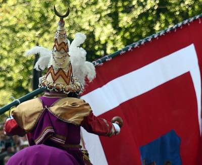 Muzułmanin w turbanie z półksiężycem harcował w Krakowie. Fot. Marek Lasyk - zdjęcie 22