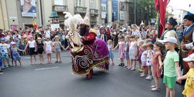 Muzułmanin w turbanie z półksiężycem harcował w Krakowie. Fot. Marek Lasyk - zdjęcie 28