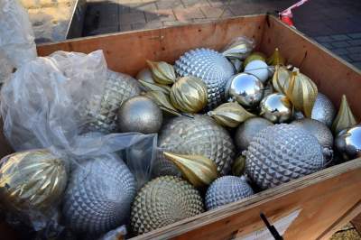 Choinka 2024 na Rynku Głównym. Operacja zakończona sukcesem - zdjęcie 2