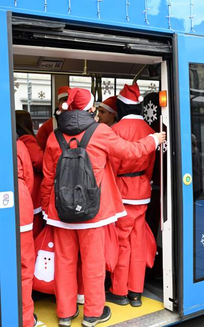 Szturm Mikołajów, wyjątkowy świąteczny tramwaj MPK w Krakowie - zdjęcie 18