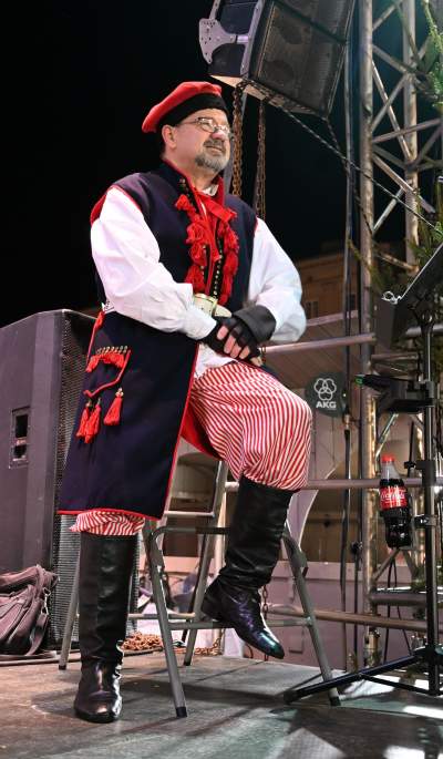 Tłum kolędował na Rynku Głównym, było wyjątkowo ciasno... - zdjęcie 6