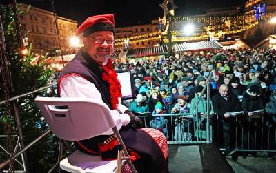 Tłum kolędował na Rynku Głównym, było wyjątkowo ciasno... - zdjęcie 8