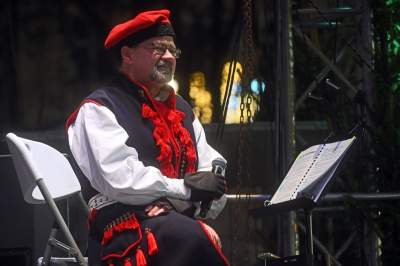 Tłum kolędował na Rynku Głównym, było wyjątkowo ciasno... - zdjęcie 20