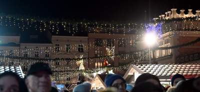 Tłum kolędował na Rynku Głównym, było wyjątkowo ciasno... - zdjęcie 4