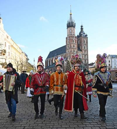 Taka parada tylko w Krakowie, barwny korowód przeszedł przez Rynek Główny - zdjęcie 16
