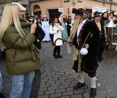 Taka parada tylko w Krakowie, barwny korowód przeszedł przez Rynek Główny - zdjęcie 6