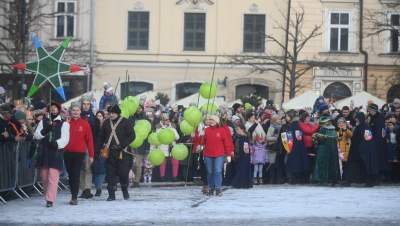 Tłumy w krakowskim Orszaku Trzech Króli, nowa tradycja się przyjęła - zdjęcie 15