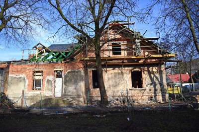 Modrzejówka nie popadnie w ruinę, Arcybractwo zaczęło remont zabytku - zdjęcie 5