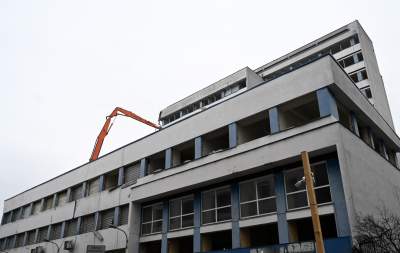 Znika modernistyczny biurowiec w centrum Krakowa - zdjęcie 2