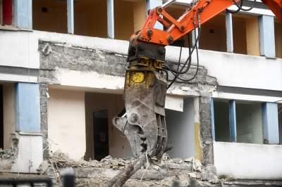 Znika modernistyczny biurowiec w centrum Krakowa - zdjęcie 11