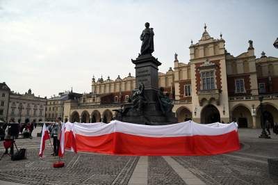 Sympatyzujący z Putinem Kamraci blokują na Rynku pokojową pikietę Ukraińców - zdjęcie 19