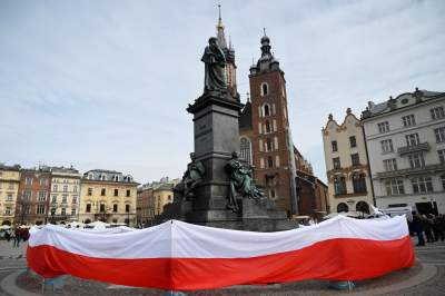 Sympatyzujący z Putinem Kamraci blokują na Rynku pokojową pikietę Ukraińców - zdjęcie 9
