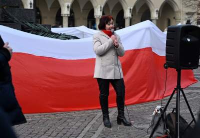 Sympatyzujący z Putinem Kamraci blokują na Rynku pokojową pikietę Ukraińców - zdjęcie 12