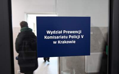 Tu zatrzymani będą trafiać "na dołek". Nowy komisariat Policji w Krakowie - zdjęcie 4