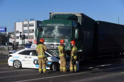 To był wielki karambol na Opolskiej, kierowca tira zasłabł... - zdjęcie 4