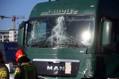 To był wielki karambol na Opolskiej, kierowca tira zasłabł... - zdjęcie 3