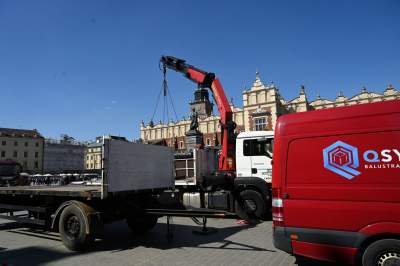 Wizytówka Krakowa? Wielki bałagan na Rynku Głównym - zdjęcie 9