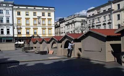 Wizytówka Krakowa? Wielki bałagan na Rynku Głównym - zdjęcie 2