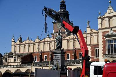 Wizytówka Krakowa? Wielki bałagan na Rynku Głównym - zdjęcie 7