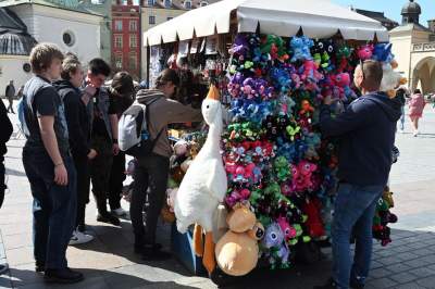 Wizytówka Krakowa? Wielki bałagan na Rynku Głównym - zdjęcie 21