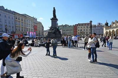 Wizytówka Krakowa? Wielki bałagan na Rynku Głównym - zdjęcie 10