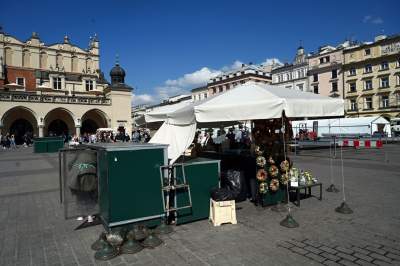 Wizytówka Krakowa? Wielki bałagan na Rynku Głównym - zdjęcie 5