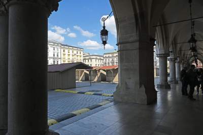 Wizytówka Krakowa? Wielki bałagan na Rynku Głównym - zdjęcie 12