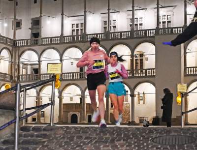 Nocą na Wawelu: niepowtarzalna atmosfera wyjątkowego biegu - zdjęcie 13