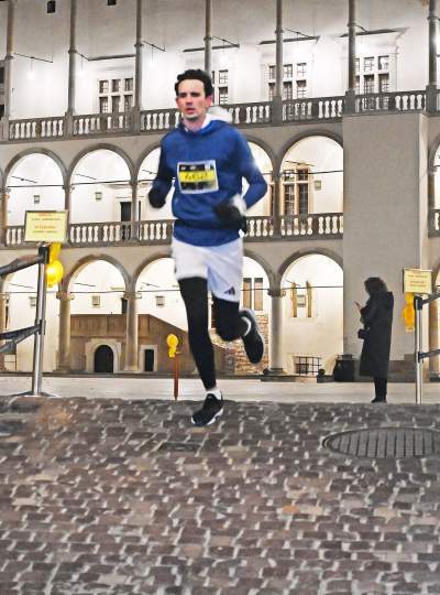 Nocą na Wawelu: niepowtarzalna atmosfera wyjątkowego biegu - zdjęcie 11