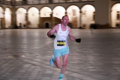 Nocą na Wawelu: niepowtarzalna atmosfera wyjątkowego biegu - zdjęcie 3