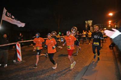 Nocą na Wawelu: niepowtarzalna atmosfera wyjątkowego biegu - zdjęcie 18