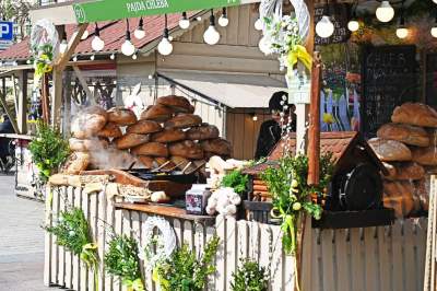 Turyści zachwyceni Jarmarkiem Wielkanocnym na Rynku Głównym - zdjęcie 29