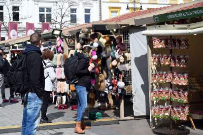 Turyści zachwyceni Jarmarkiem Wielkanocnym na Rynku Głównym - zdjęcie 20