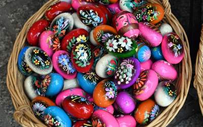 Turyści zachwyceni Jarmarkiem Wielkanocnym na Rynku Głównym - zdjęcie 16