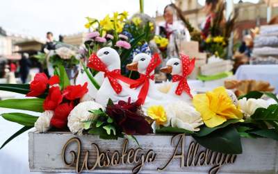 Turyści zachwyceni Jarmarkiem Wielkanocnym na Rynku Głównym - zdjęcie 31