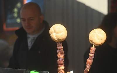 Turyści zachwyceni Jarmarkiem Wielkanocnym na Rynku Głównym - zdjęcie 25