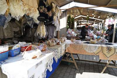 Turyści zachwyceni Jarmarkiem Wielkanocnym na Rynku Głównym - zdjęcie 19