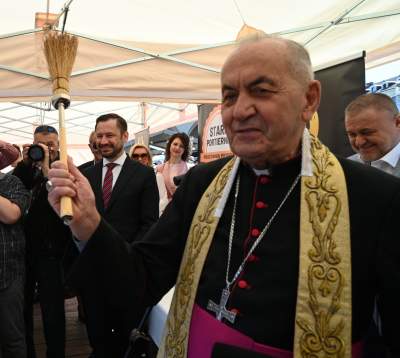 Święcenie pokarmów i poczęstunek na Rynku Głównym. Piękna tradcyja - zdjęcie 5