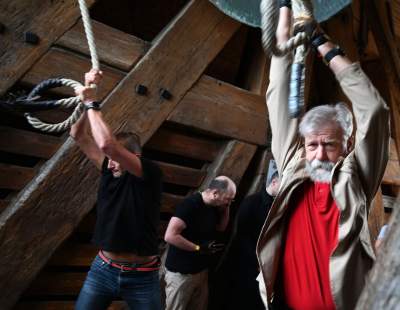 Dzwon Zygmunta zagrzmiał w południe dla papieża Franciszka - zdjęcie 19