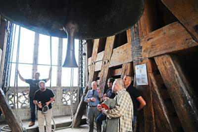 Dzwon Zygmunta zagrzmiał w południe dla papieża Franciszka - zdjęcie 1