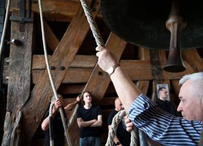 Dzwon Zygmunta zagrzmiał w południe dla papieża Franciszka - zdjęcie 6