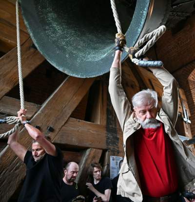 Dzwon Zygmunta zagrzmiał w południe dla papieża Franciszka - zdjęcie 21