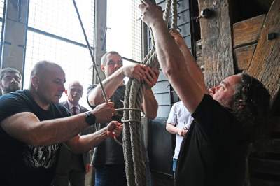 Dzwon Zygmunta zagrzmiał w południe dla papieża Franciszka - zdjęcie 24