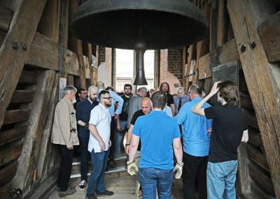 Dzwon Zygmunta zagrzmiał w południe dla papieża Franciszka - zdjęcie 26